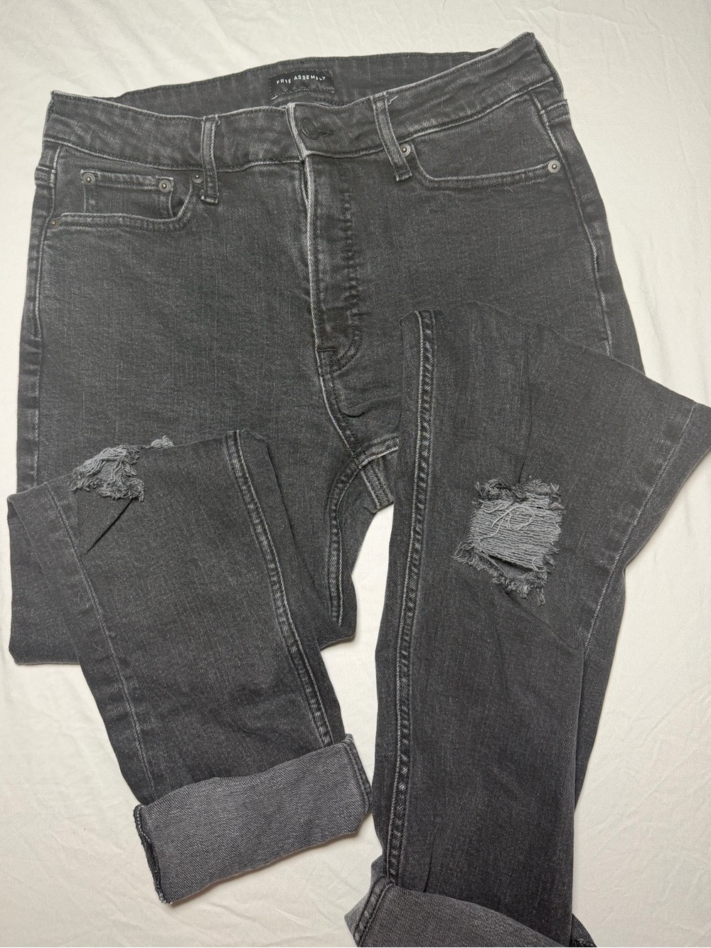 Free Assembly Gray Distressed Ankle Jeans Sz 6 Knee Rip Dark Wash Like New